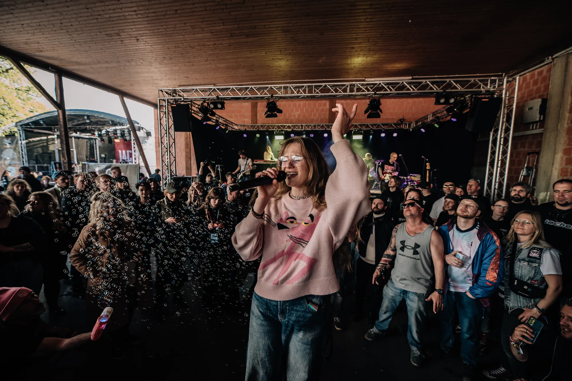 The Livelines, Freitag