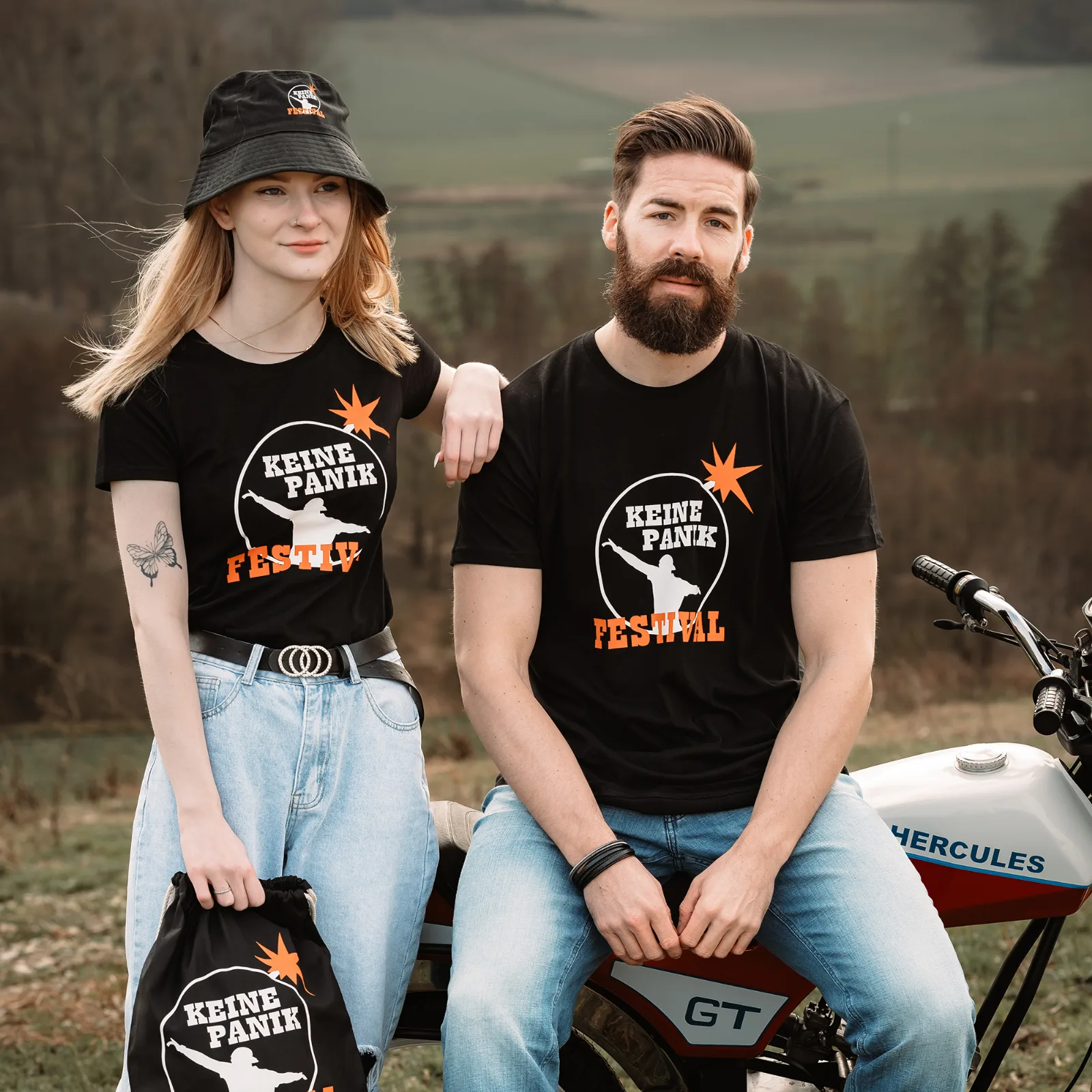 Jetzt shoppen: Keine Panik Festival Merchandise erhältlich